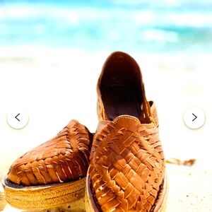 Women's Huarache Sandals size 5.5 cute platform style, see pictures